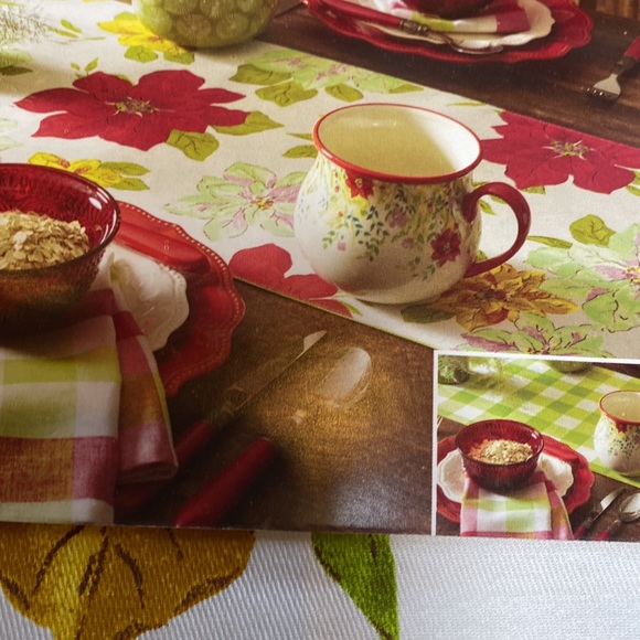 Pioneer Woman 🦋Reversible Poinsettia 🎄Table Runner, Brand New! 🎄 - Picture 2 of 8